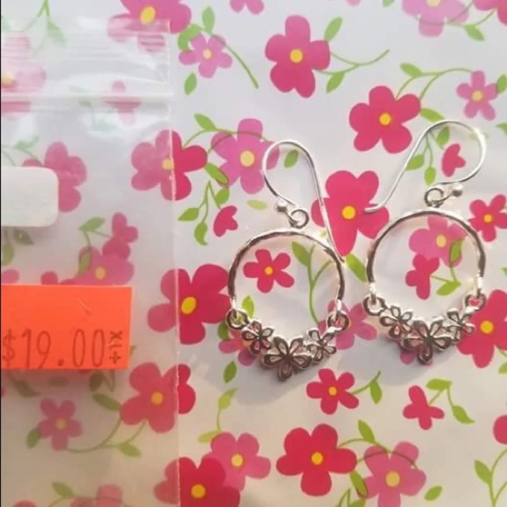 đĽ5/$25đĽSterling silver earrings
